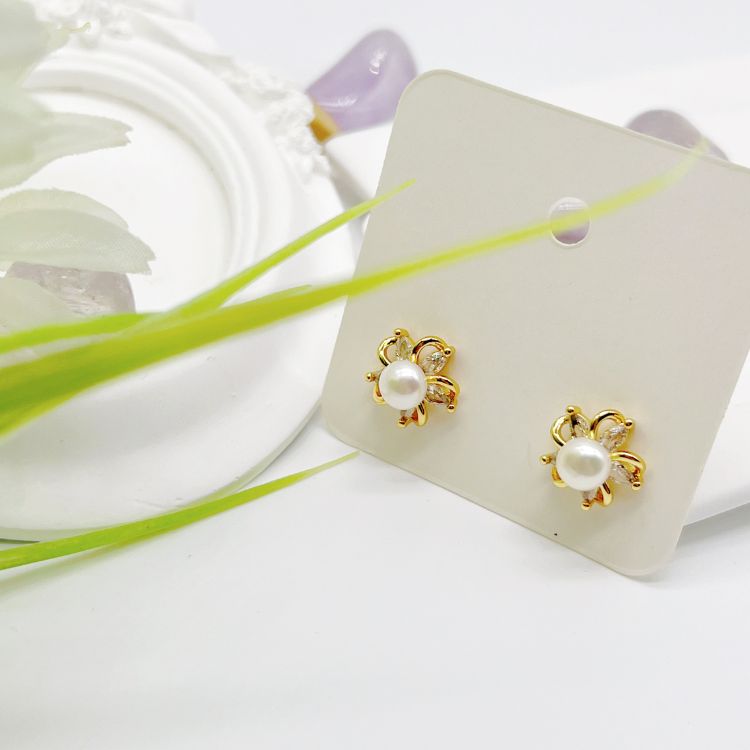 Flower Pearl Stud Earrings