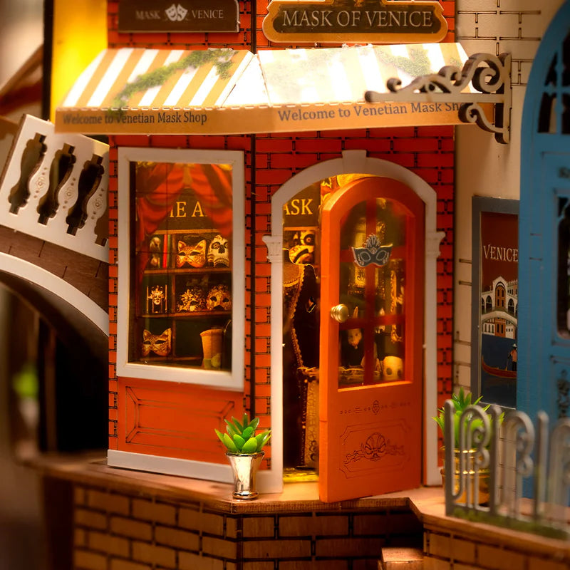 Romantic Venice DIY Booknook
