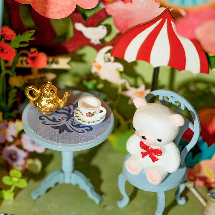 Rolife Bear's Sweetie DIY Dollhouse Box Theater