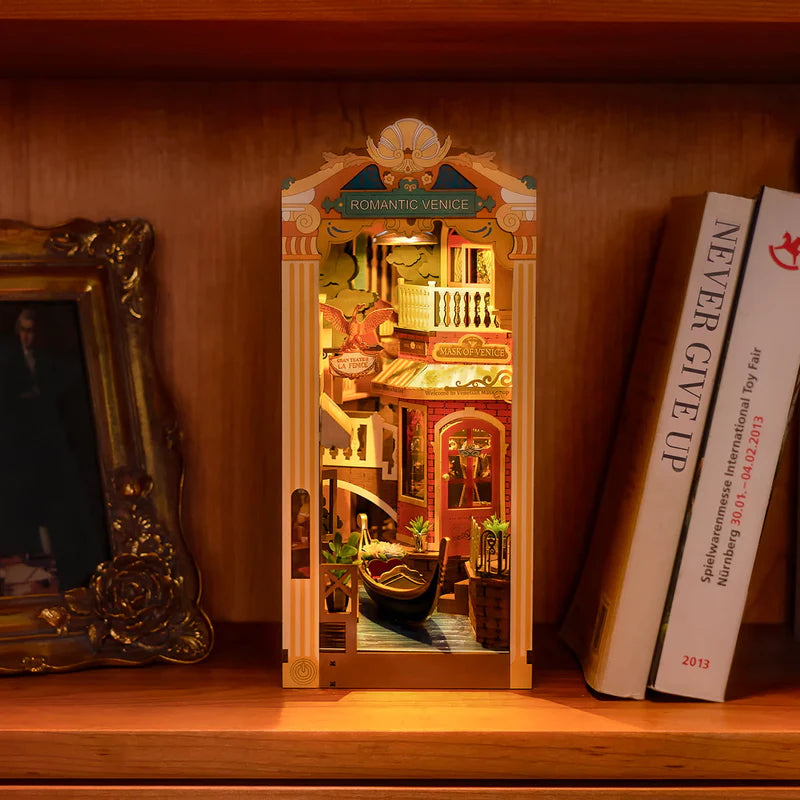 Romantic Venice DIY Booknook